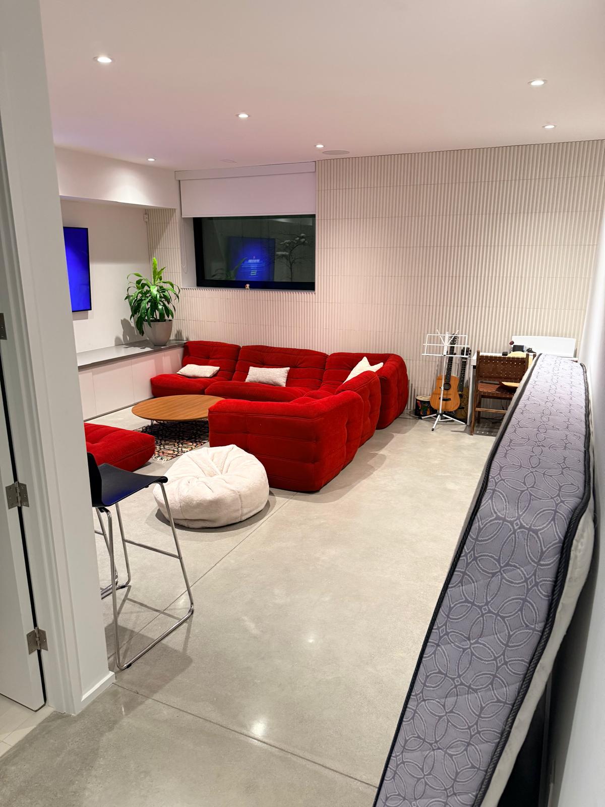 Lounge Area after cleaning